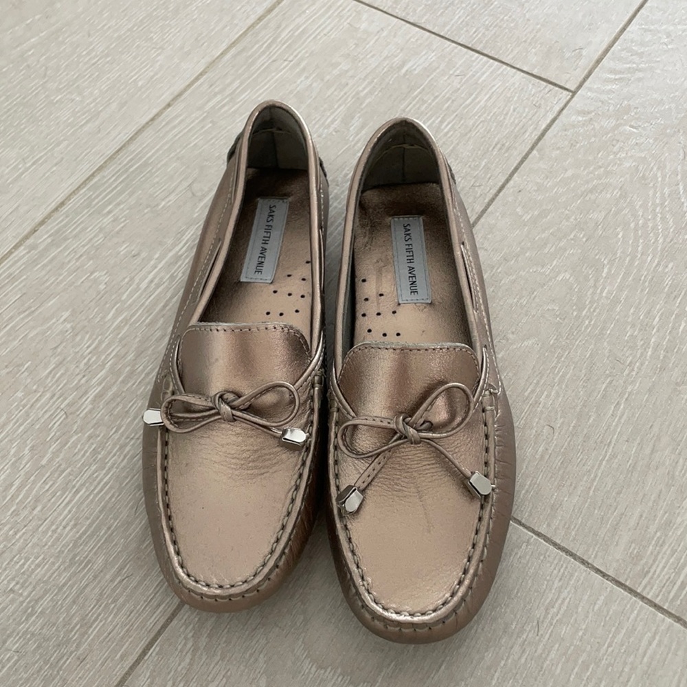 Saks Fifth Avenue Driving Loafers Rose Gold/Bronze
